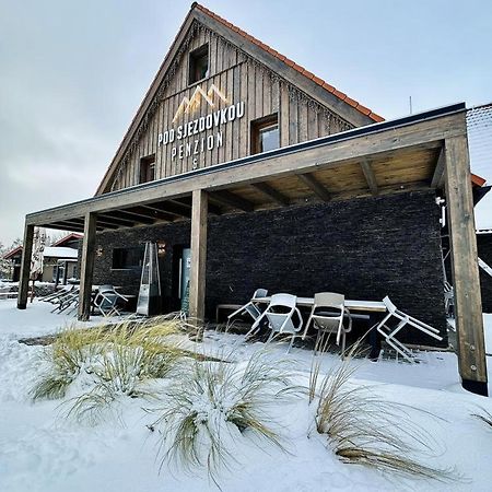 Penzion A Restaurace Pod Sjezdovkou チェンコヴィツェ エクステリア 写真