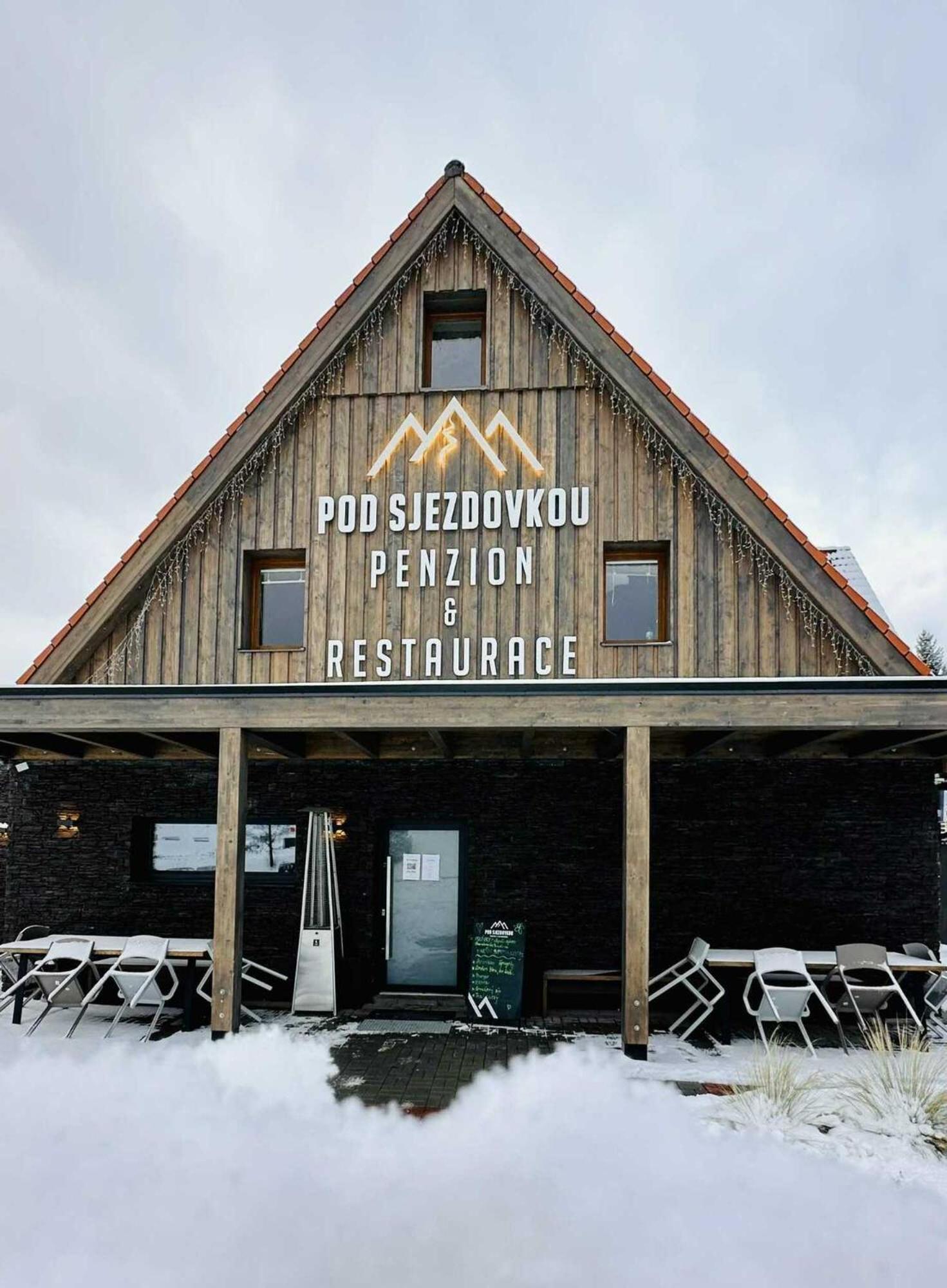 Penzion A Restaurace Pod Sjezdovkou チェンコヴィツェ エクステリア 写真