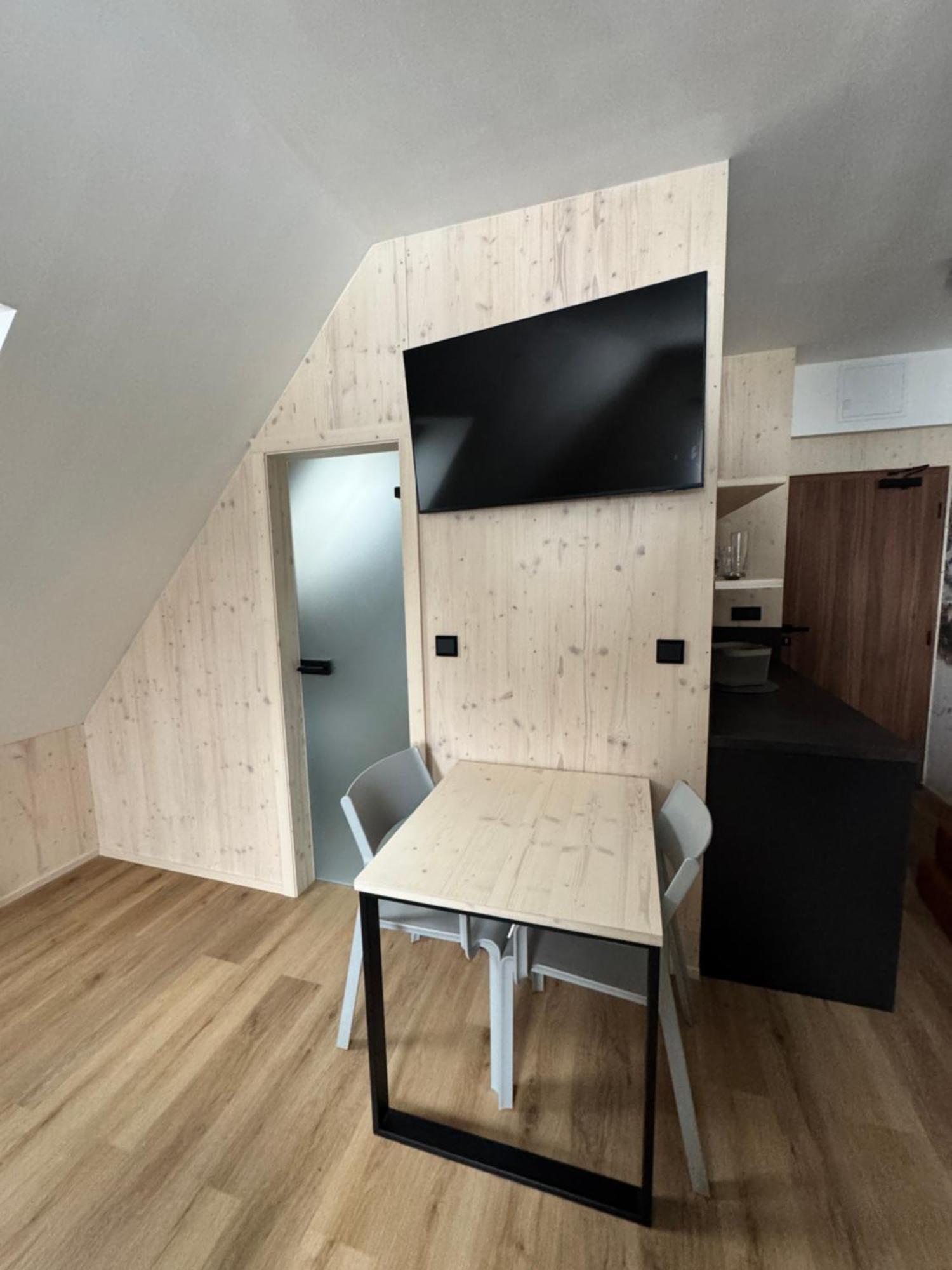 Penzion A Restaurace Pod Sjezdovkou チェンコヴィツェ エクステリア 写真